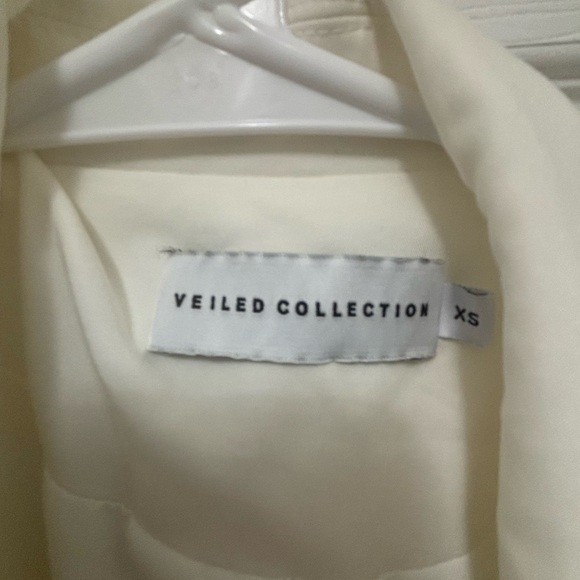 Elegant Cream Women's Suit Set ( Pants and Blazer) - Picture 4 of 5